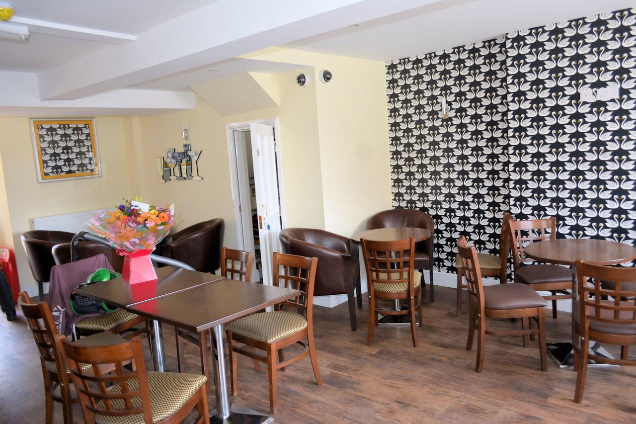 The Swan @Old Stratford Hotel Милтън Кейнс Екстериор снимка